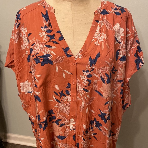 NEW torrid 3X button down floral shirt - Picture 2 of 9